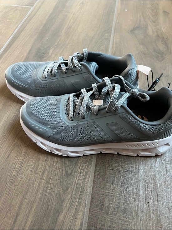 Shoes - Avia Women's  Runner Shoe size 10 NWT $20